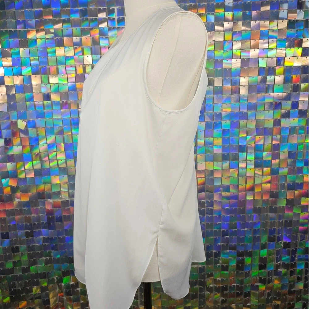 Women's White Sleeveless‎ Overlay Tunic Top
